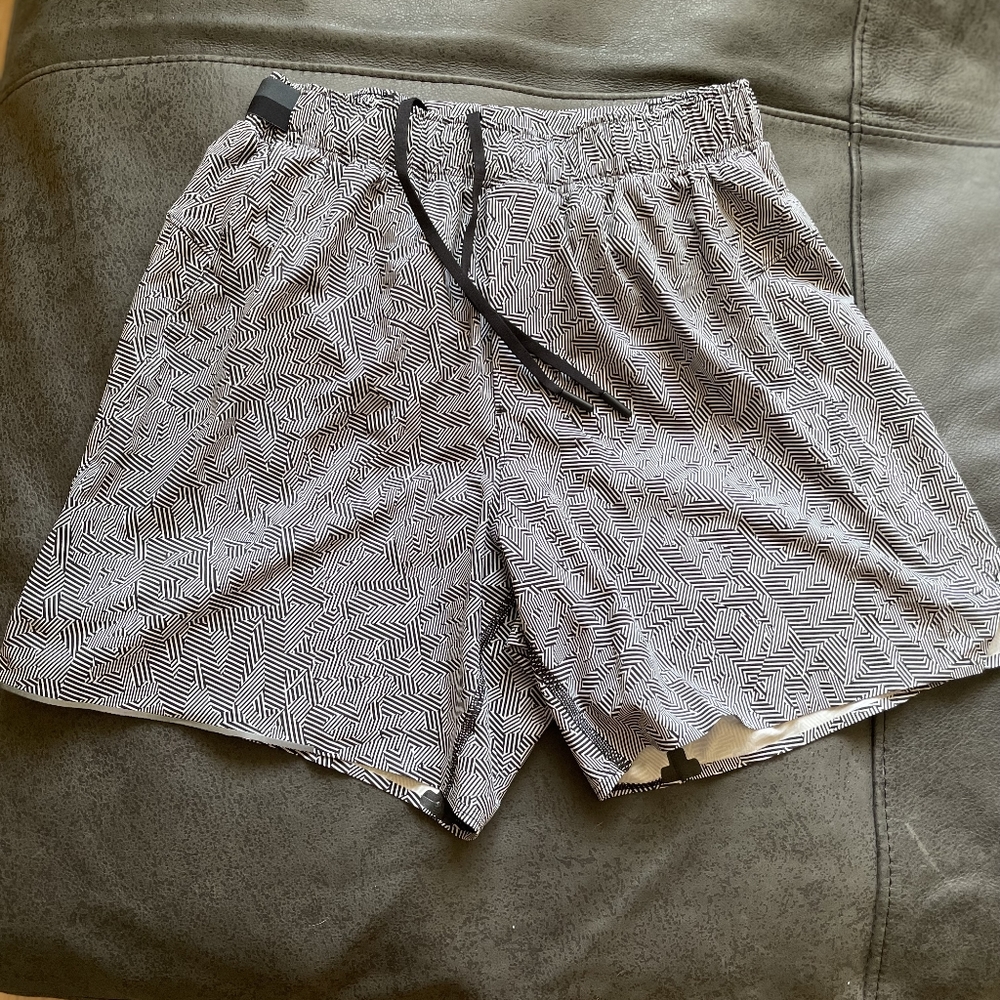 Lululemon Seawheeze 2020 Surge Short, Small